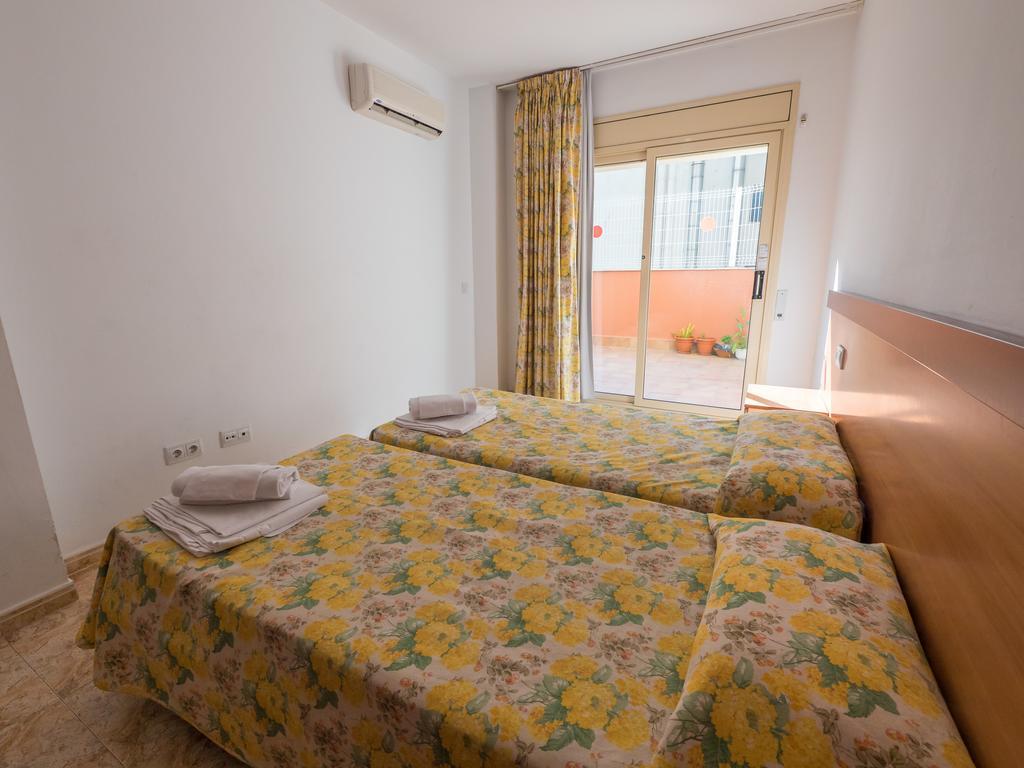Apartaments Ar Easy Santa Anna II يوريت دي مار المظهر الخارجي الصورة